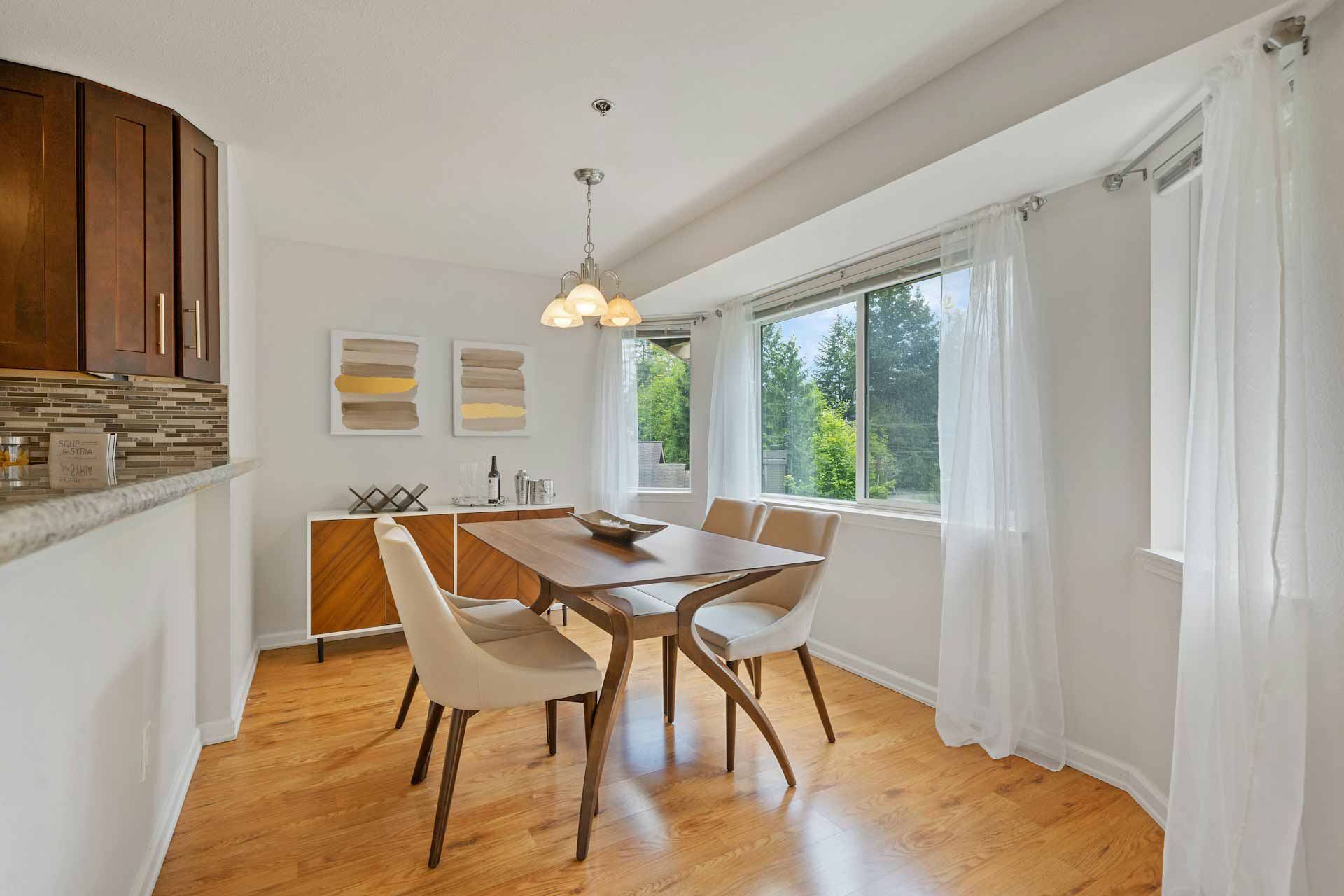 Breakfast nook in a freshly cleaned kitchen